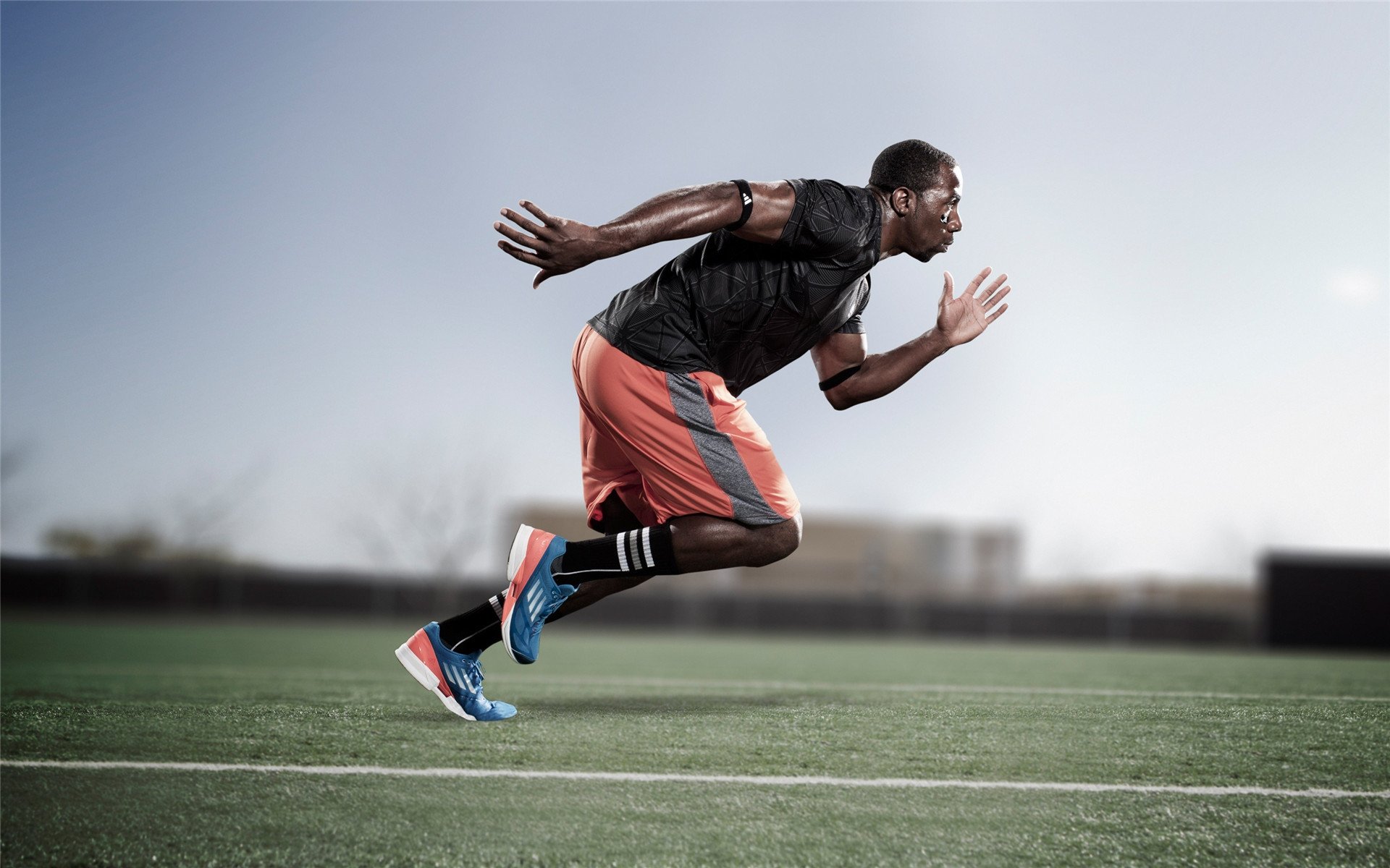 奥康纳通过精准长传撕开对方防线，带来制胜机会